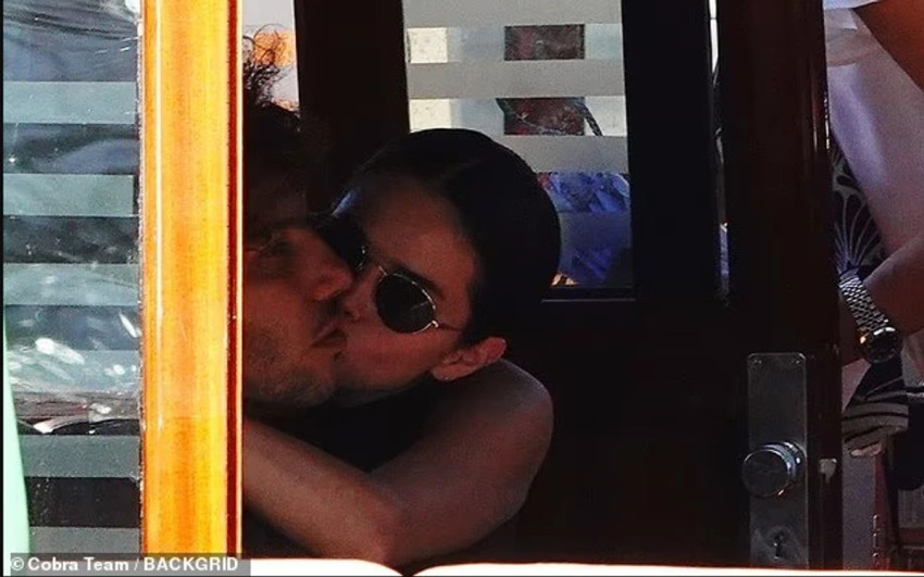 Selena Gomez dhe Benny Blanco shijojnë momente romantike në Venecia 2 Image