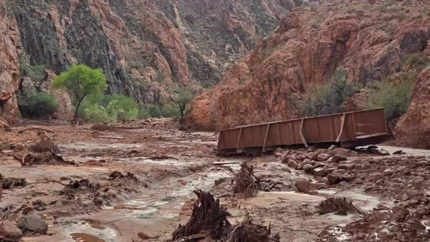 Përmbytje masive në Kanionin e Madh të Arizonës në SHBA  zhduken 15 alpinistë  evakuohen 62 persona të tjerë