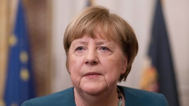 Ish-kancelarja Merkel u bën thirrje gjermanëve: Duhet të luftojmë për demokracinë