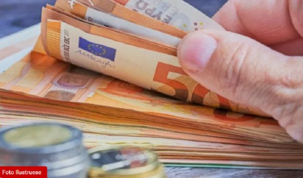 Borxhi në banka, mbi 600 milionë euro mbitërheqje nga qytetarët dhe bizneset