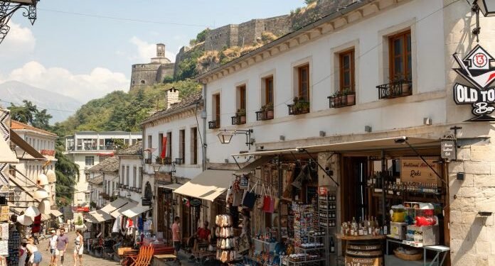 “El Pais” – Shqipëria kryeson mes destinacioneve më të preferuara të Ballkanit për turistët ndërkombëtarë