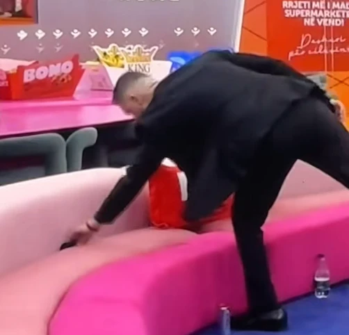 Momenti bëhet viral – dyshohet se Miri mban një telefon brenda Big Brother VIP Albania