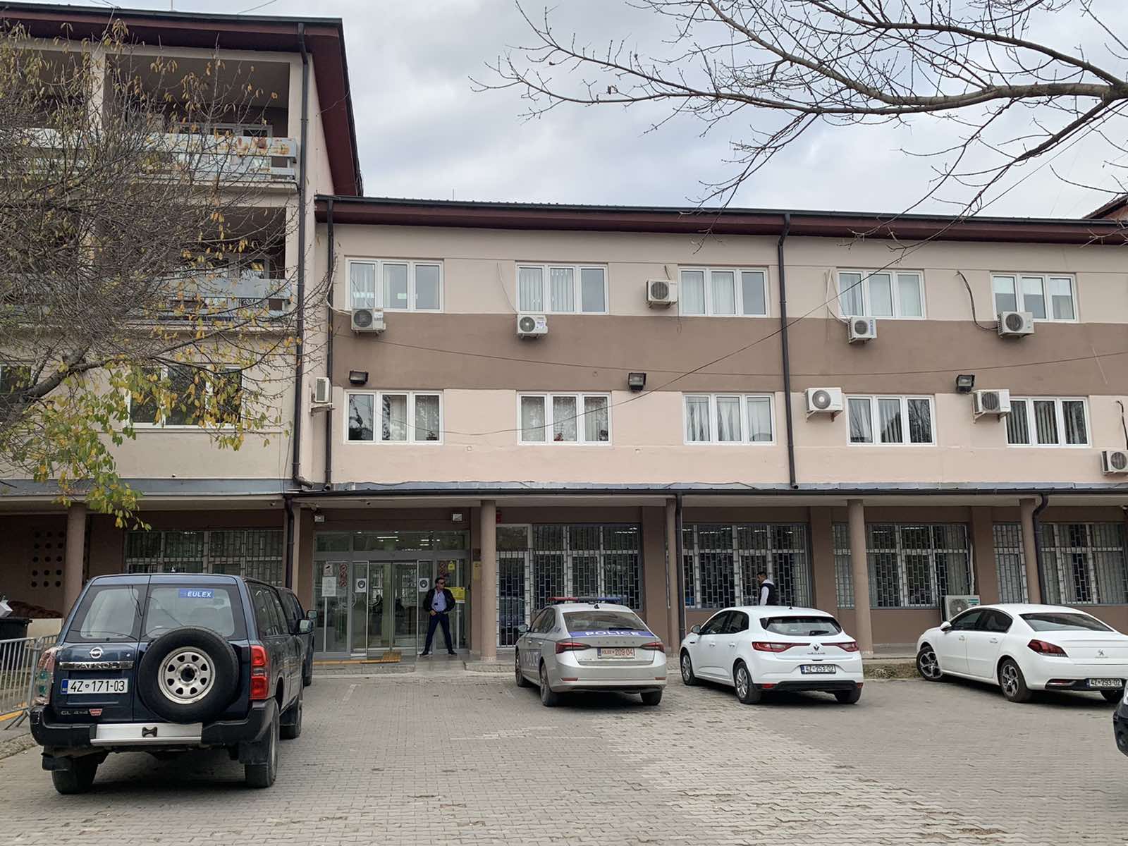​Gjykata liron dhjetë të dyshuar për manipulim votash në Mitrovicë