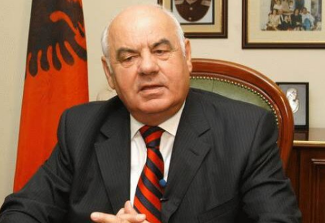 Ish-Presidenti Alfred Mojsiu dërgohet në urgjencën e QSUT! Shtrohet në pavionin e Kardiologjisë