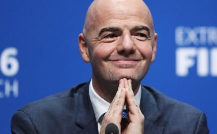 Infantino iu kërkon falje tifozëve anglez
