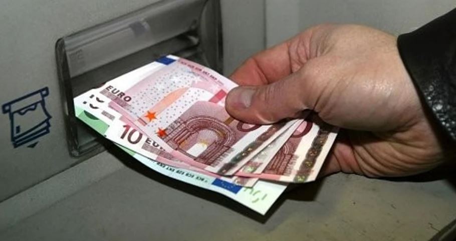 Mashtrim në Leposaviq, i dyshuari i merr shokut kartelën bankare dhe ia tërheq 600 euro