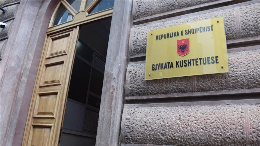 Kushtetuesja mbi 9 orë mbledhje/ Pritet vendimi për ligjshmërinë e zv.Kryeministres