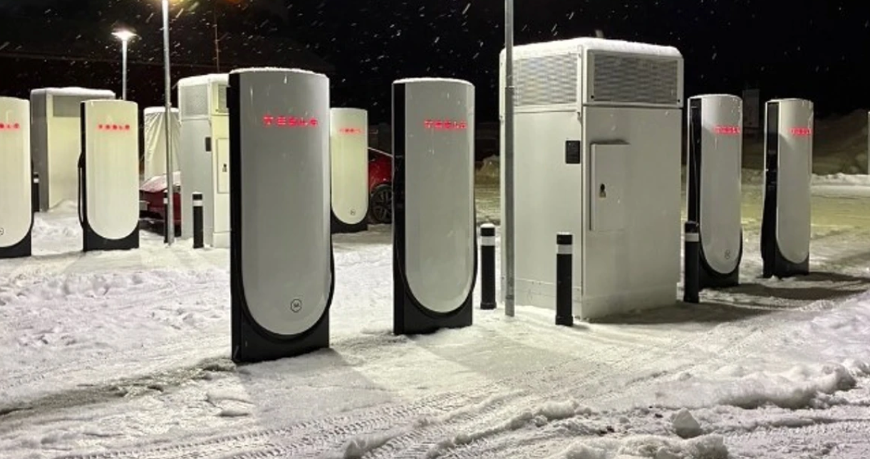Tesla në Suedi - karikimi elektrik, por me ndihmën e dizelit