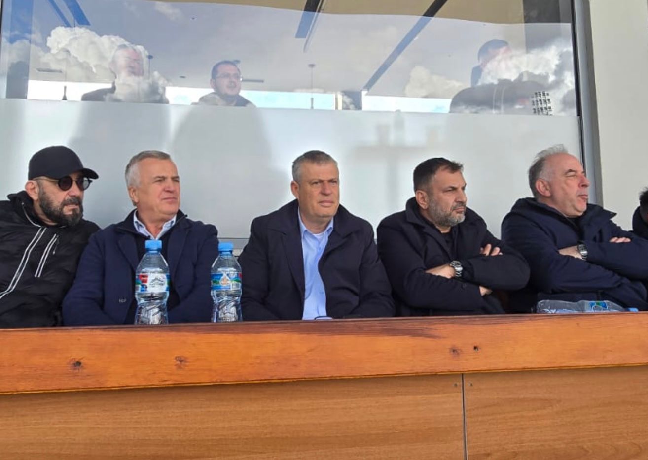 Shkëlqim Hajdari i pranishëm në derbin Tirana - Dinamo