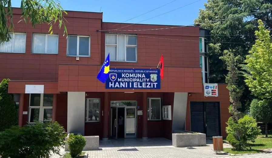 Komuna e Hanit të Elezit shpall thirrje publike për ndarjen e bursave për studentë