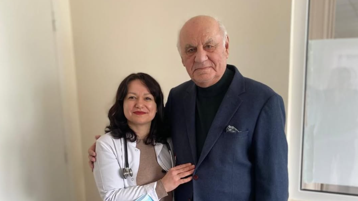 Ish-presidenti Moisiu lë spitalin pas vendosjes së pacemaker-it, QSUT: Ju urojmë shëndet të plotë