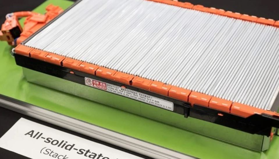 Partneri i Toyotës ndërton fabrikë për bateri me elektrolit të ngurtë