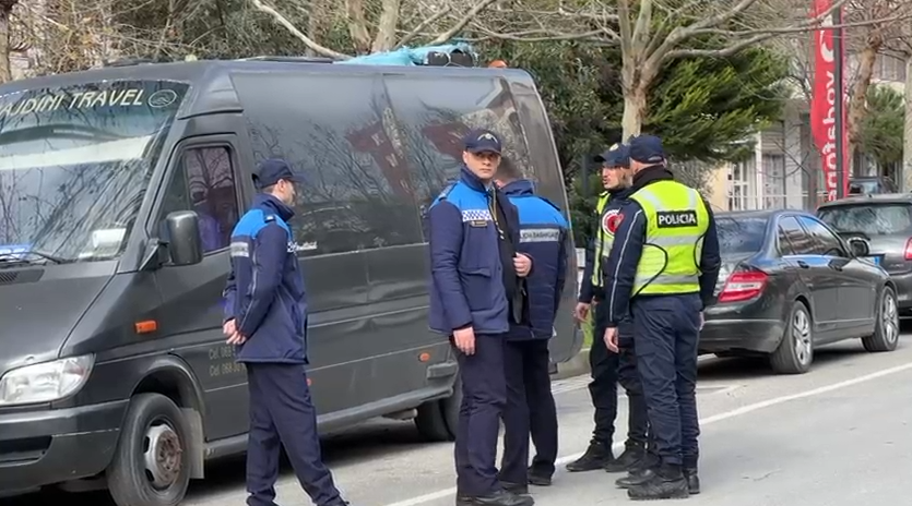 Policia Rrugore e Vlorës paralajmëron shoferët për largimin e mjeteve nga Rruga e Re: Njoftimi i fundit