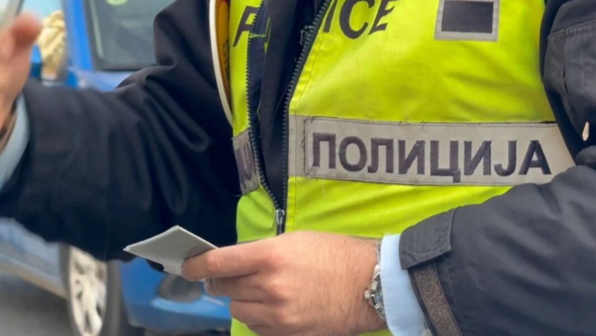 Ndalohen shtatë persona në Maqedoni, kapen duke vozitur pa leje