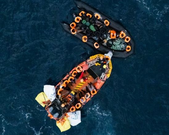 Meloni zotohet të sigurojë kufijtë italianë, miraton projektligjin që lejon bllokadat detare