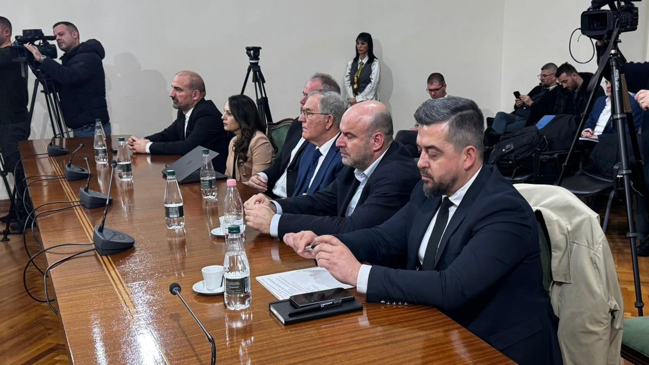 Mblidhet Komisioni i Reformës Zgjedhore, PD ulet sërish në tryezë me PS. Zbulohen emrat e ekspertëve nga të dyja palët
