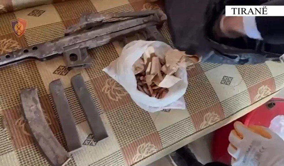 E kishte kthyer shtëpinë në ‘arsenal armësh’, arrestohet 63-vjeçari në Tiranë