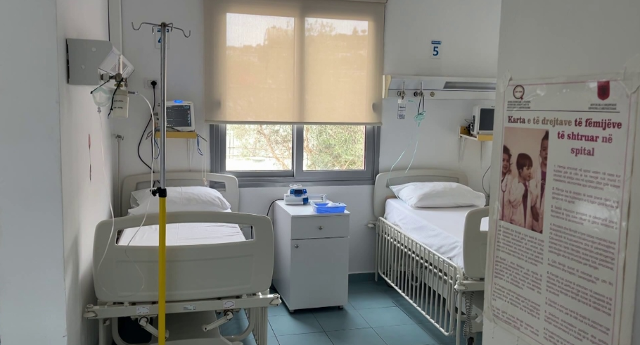 Fluks në pediatrinë e Vlorës/ Më shumë se 60 fëmijë vizitohen çdo ditë nga virozat, mjekët: Këtë vit u shtuan rastet