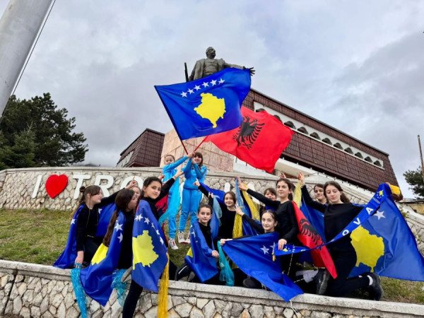 ​Nxënësit e Shqipërisë festojnë Ditën e Pavarësisë së Kosovës