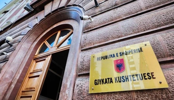 Padia e gjyqtarëve për pagat, Gjykata Kushtetuese pranon pjesërisht kërkesën e gjyqtarëve, çfarë kërkon
