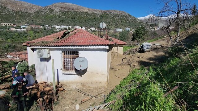 Shembet toka në Delvinë! Rrezikohen shumë banesa nga rrëshqitja e truallit pas shiut