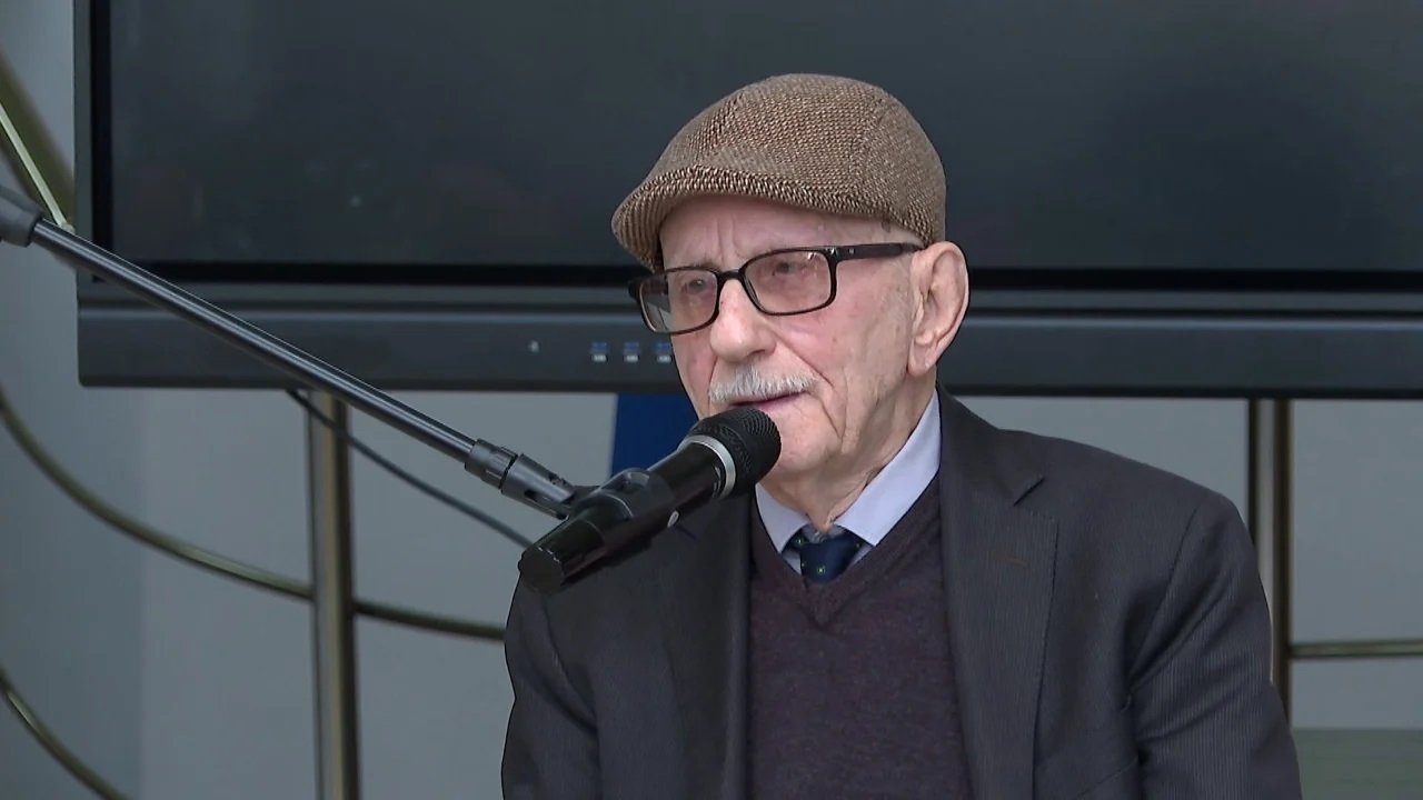 Jeta mes internimit dhe artit/ Lekë Tasi nderohet për rezistencë, 96-vjeçari kujton internimin dhe vuajtjet e familjes