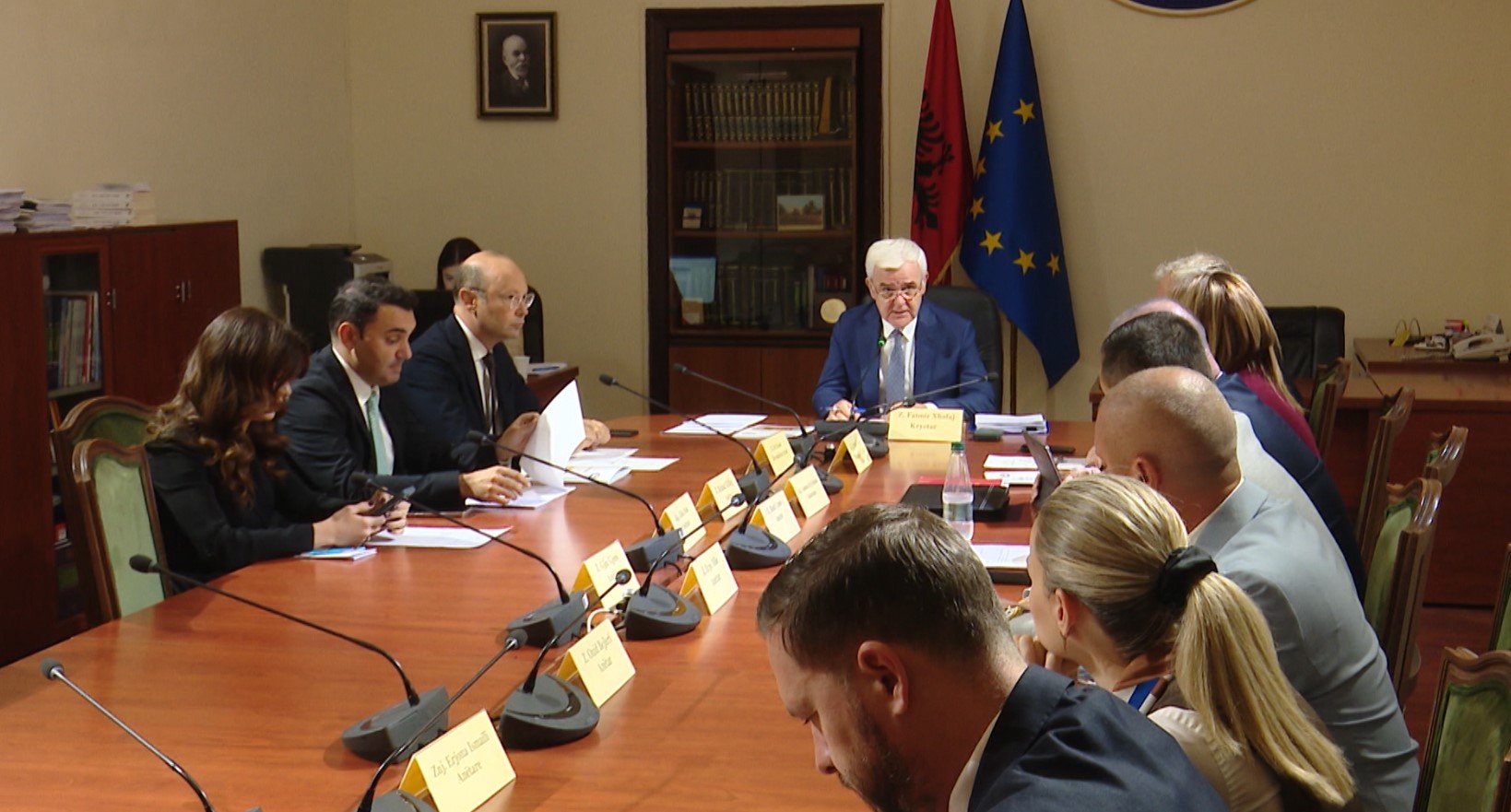 Komisioni ‘Xhafaj’ miraton draft-kalendarin vjetor 2026 për mbikëqyrjen parlamentare ndaj disa institucioneve