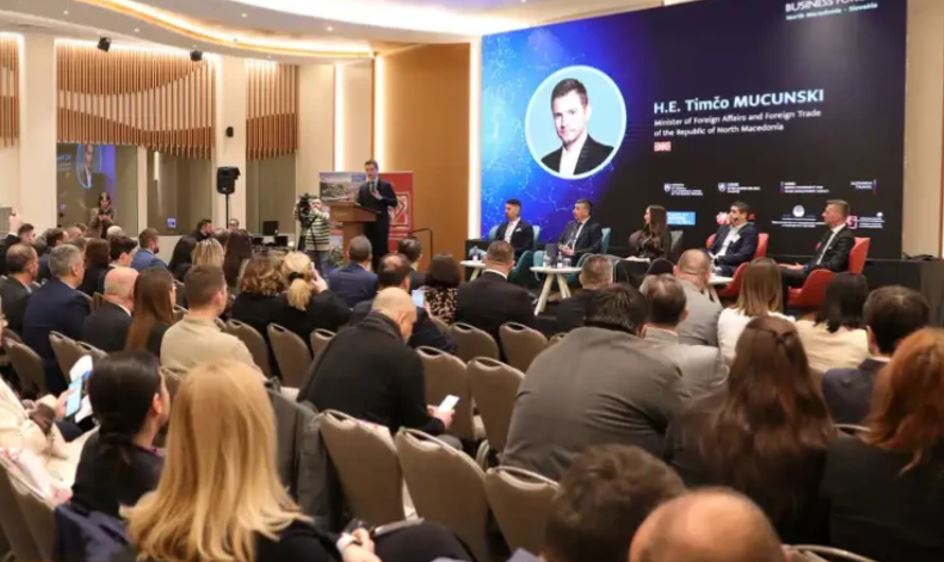Maqedonia dhe Sllovakia nënshkruajnë disa marrëveshje bashkëpunimi ekonomik
