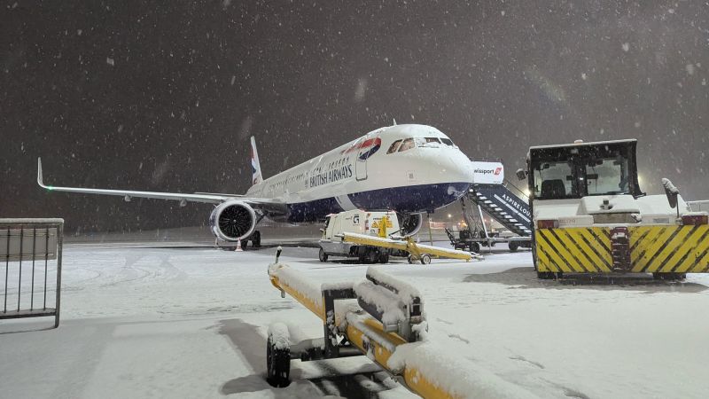 Reshje të dendura bore, dhjetëra fluturime të anuluara në Aeroportin e Frankfurtit