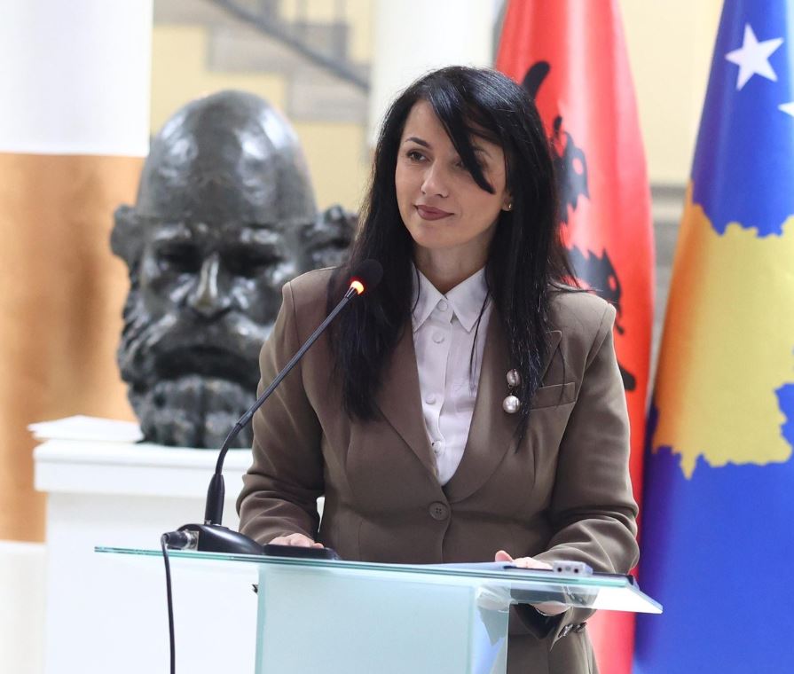 Më 26 shkurt, mbahet mbledhja e tretë e Kuvendit të Komunës