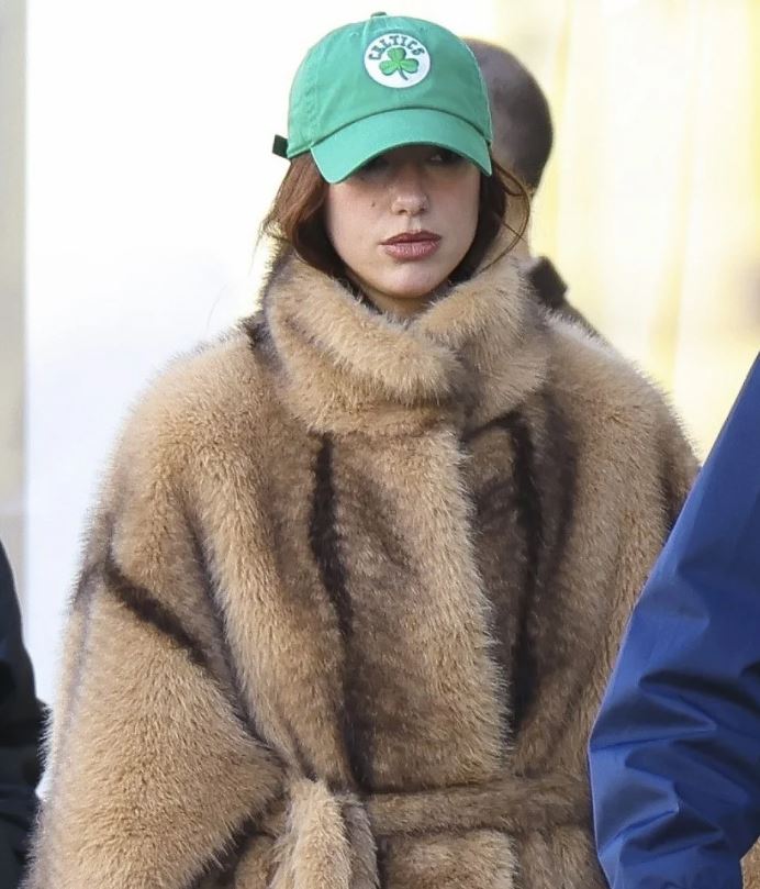 Dua Lipa dhe Callum Turner shijojnë një arratisje romantike në Paris