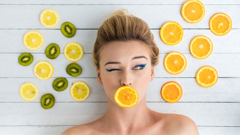 Vitamina C: Përfitimet e saj të mrekullueshme dhe në cilat ushqime e gjejmë