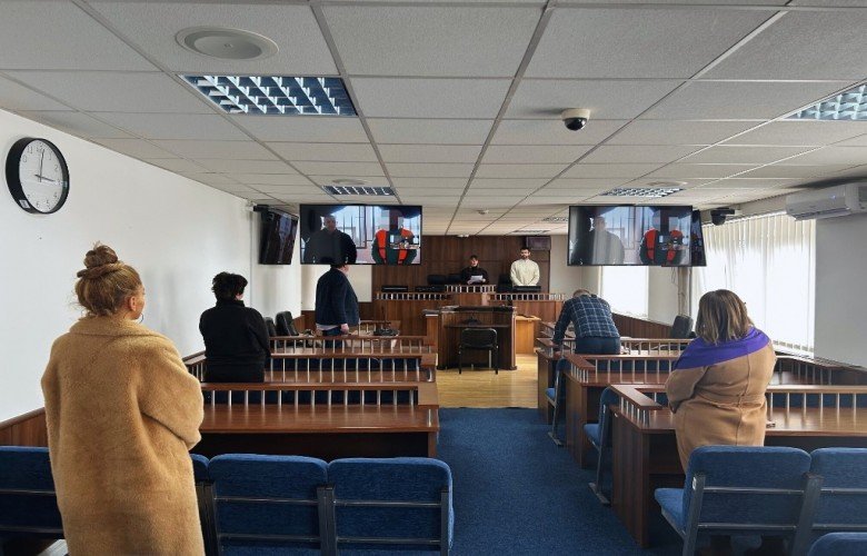 Dy vite burgim për të pandehurin që ushtroi dhunë fizike ndaj bashkëshortes