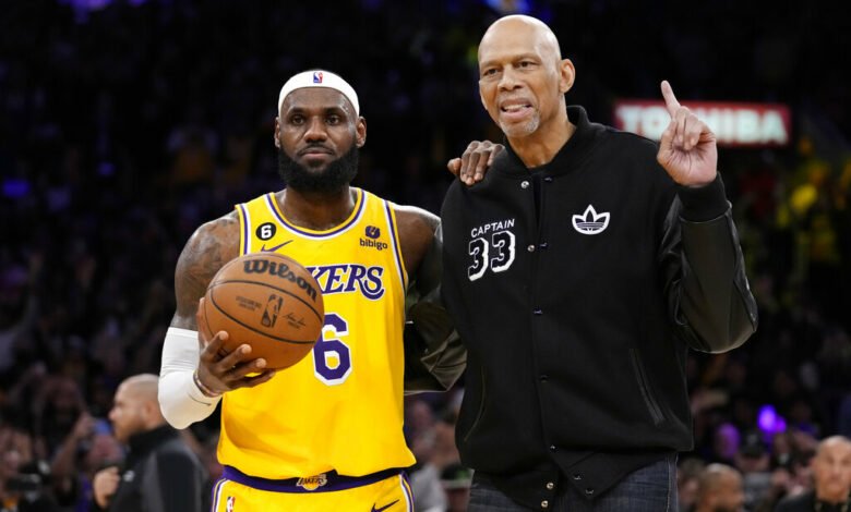 James kalon kufirin prej 43 mijë pikëve në NBA