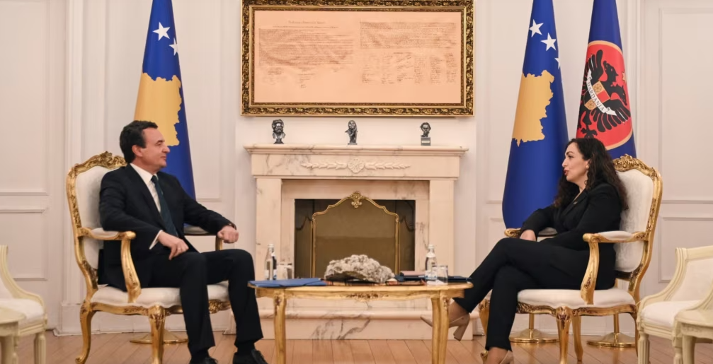 Edhe në skajin e afatit, llogaritjet për presidentin nuk ndalen