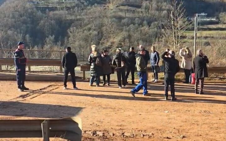 Jo vetëm pa rrugë, por dhe pa shërbime! Banorët e zonave të Librazhdit pa mjekë dhe mësues