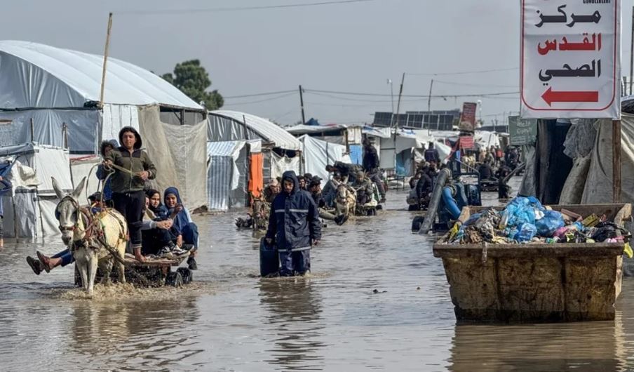 Shirat e rrëmbyeshëm përmbytën kampet e palestinezëve të zhvendosur në Gaza, duke përkeqësuar krizën humanitare