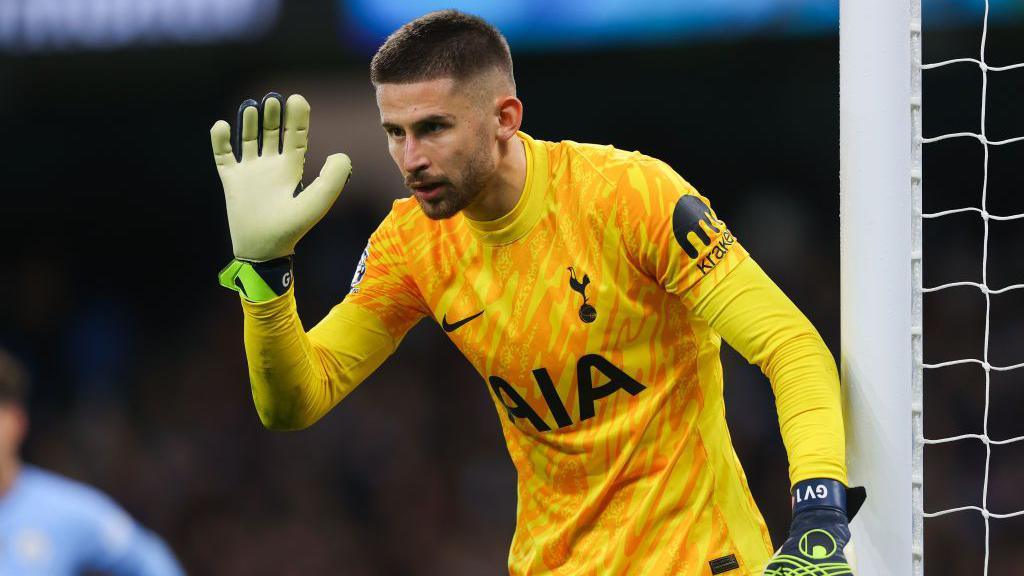 Interi dhe Juventusi “në luftë” për portierin e Tottenhamit