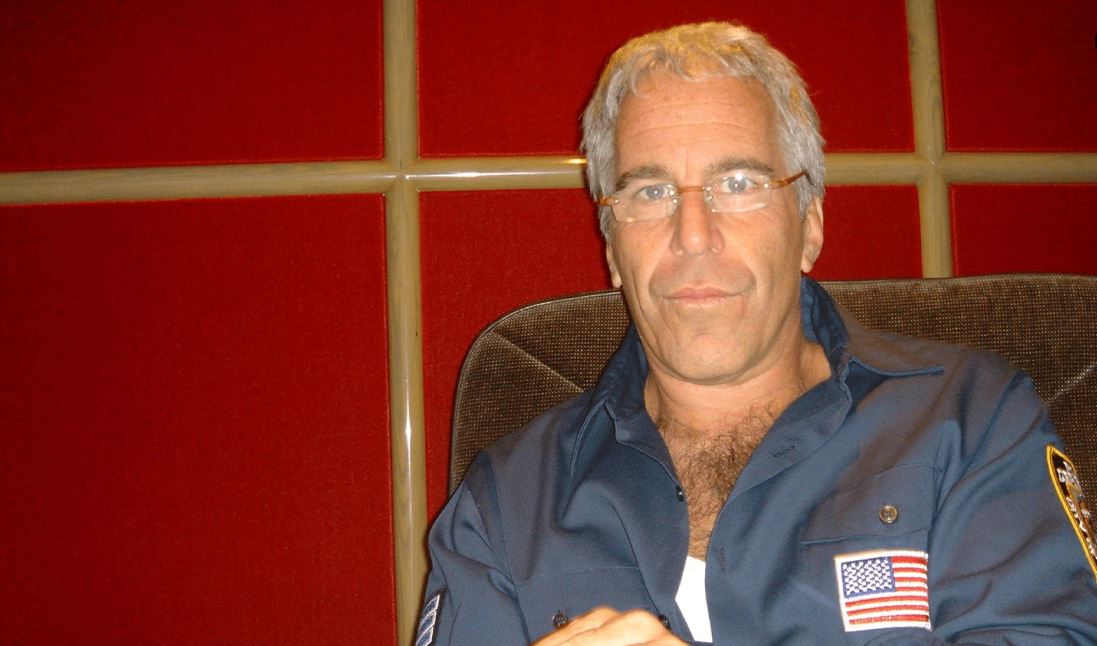 Raporti i “Financial Times”: Si e shtroi ‘Deutsche Bank’ tapetin e kuq për Epstein! Transferta edhe për modelet në Rusi