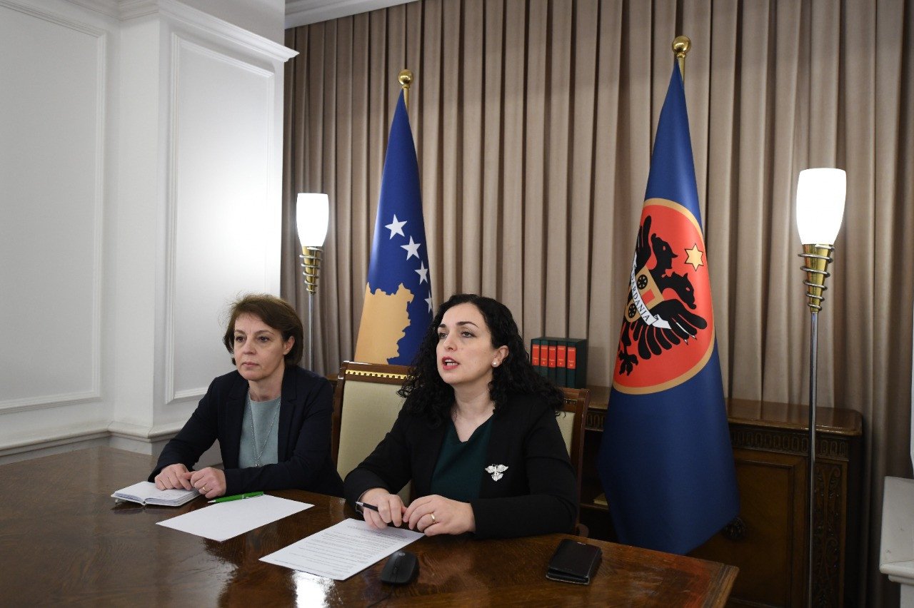 Osmani mes rikthimit në Guxo dhe përjashtimit nga loja politike – Çfarë pritet të ndodhë me fatin politik të presidentes?
