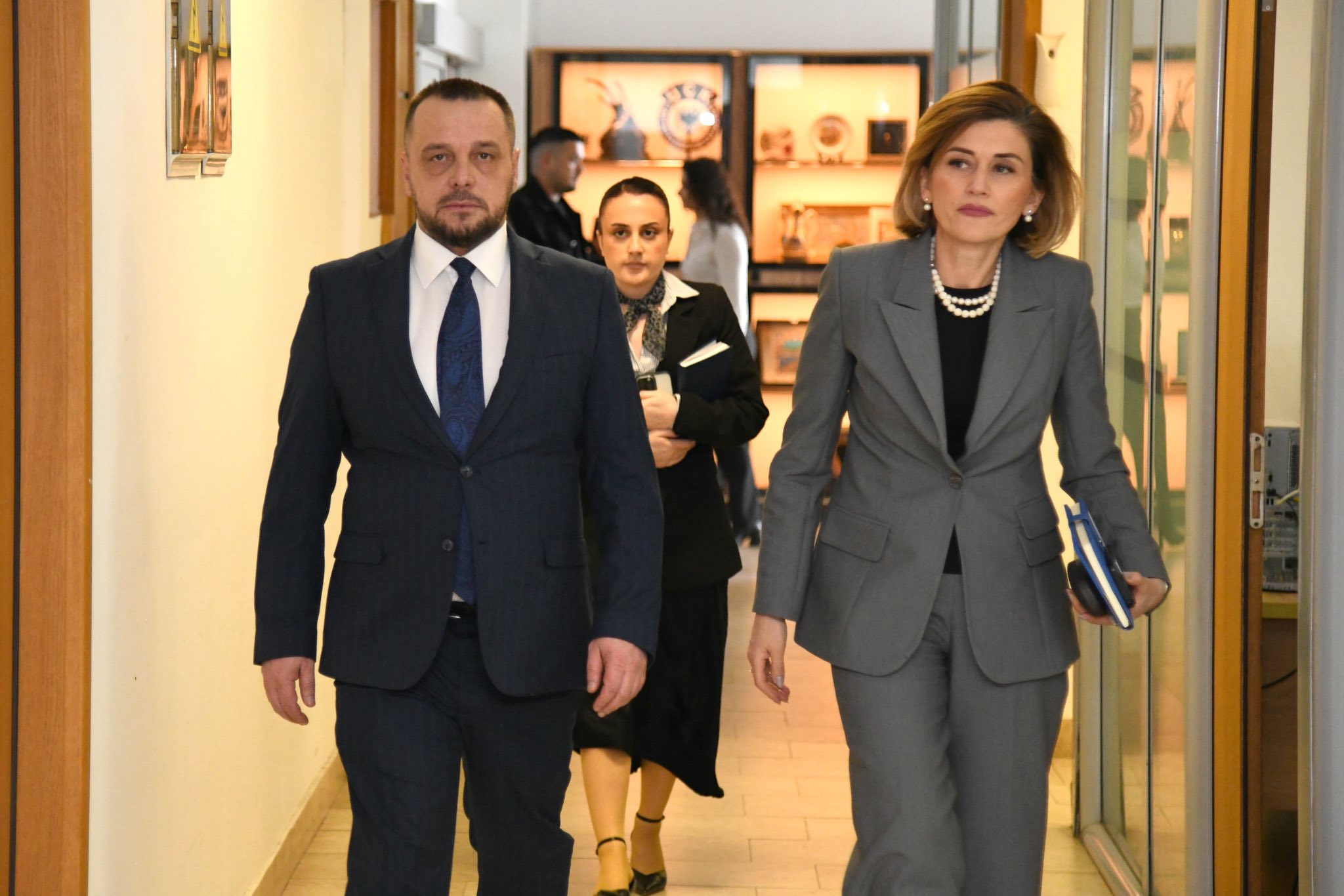 ​Projektligji për Industrinë e Mbrojtjes diskutohet në takimin mes Mimoza Kusari Lila dhe Ejup Maqedonci