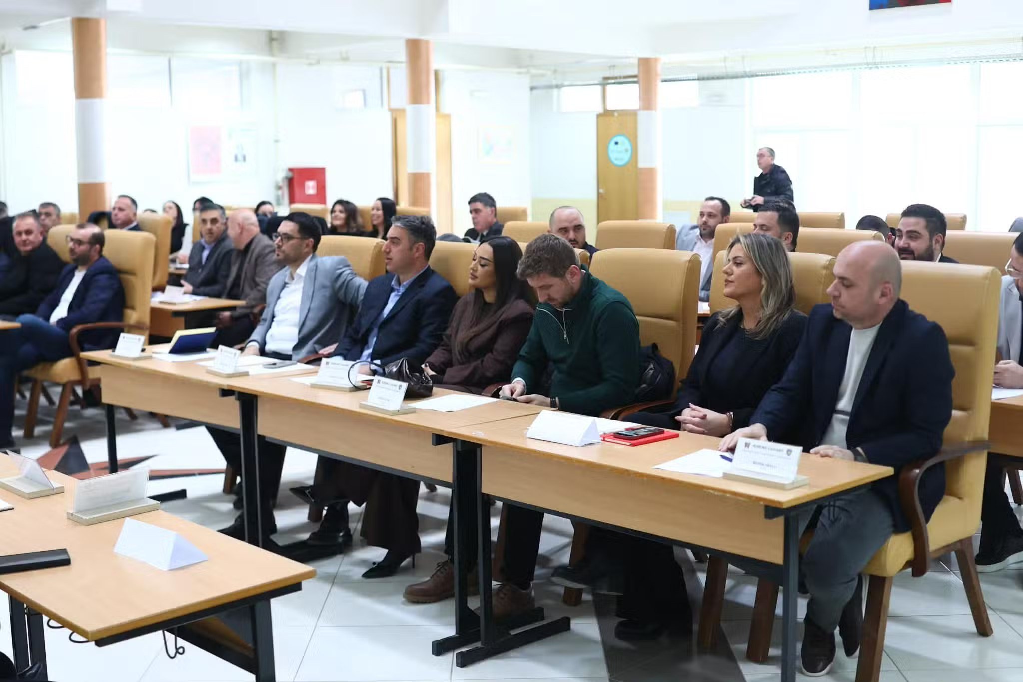 Kuvendarët e Gjilanit miratojnë vendimet për emërimin e anëtarëve të Komisionit Komunal të Aksionarëve në NPL “Tregu”, “Stacioni i Autobusëve” dhe “Eco-Higjiena”