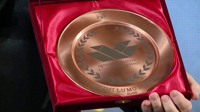 Çmimi “Lumo Skëndo” 2025, hapet edicioni i pestë, në garë veprat më të mira publicistike