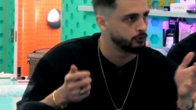 Gimbo flet për ish-të dashurën: Më merrte me numra të tjerë…