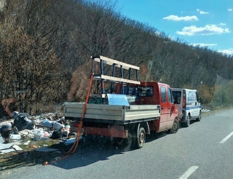 Fshati Marec ‘vërshon’ nga mbeturinat, nga qytetarët e pandërgjegjshëm