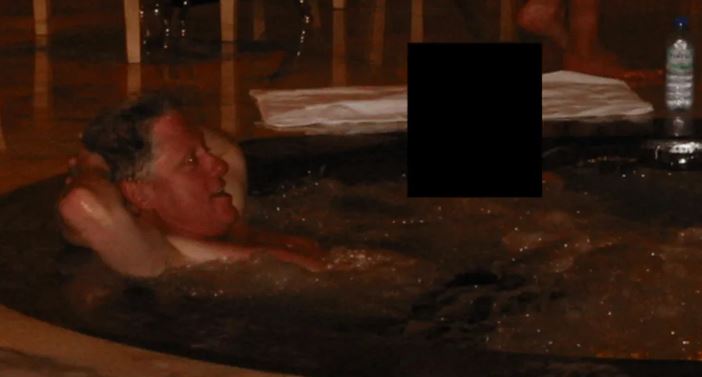 Bill Clinton pyetet për foton e vaskës me ujë të nxehtë: Nuk dija ‘asgjë’ për krimet e Epstein