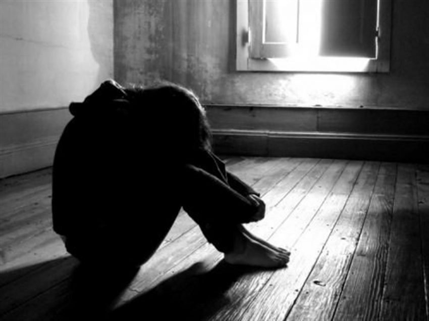 Nëna raporton dhunimin e vajzës së mitur, i dyshuari bie në pranga pas disa vitesh