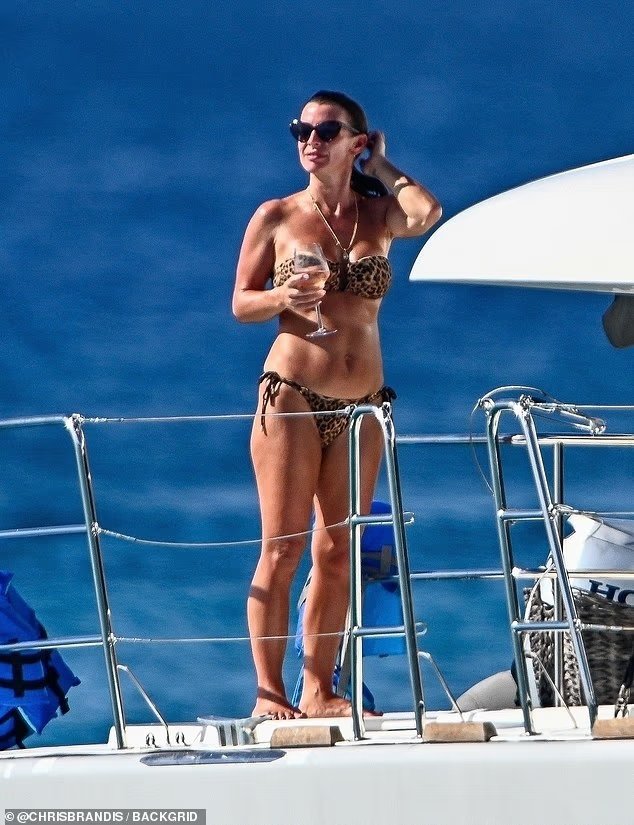 Coleen Rooney mahnit me linjat perfekte gjatë pushimeve luksoze familjare në Barbados