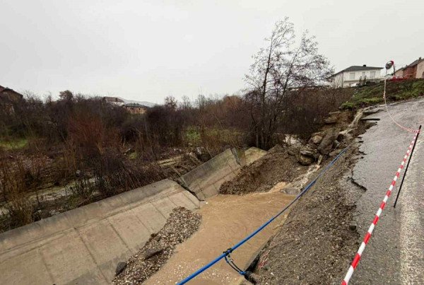​Çahet rruga në Polluzhë, banorët mbesin pa rrymë e ujë