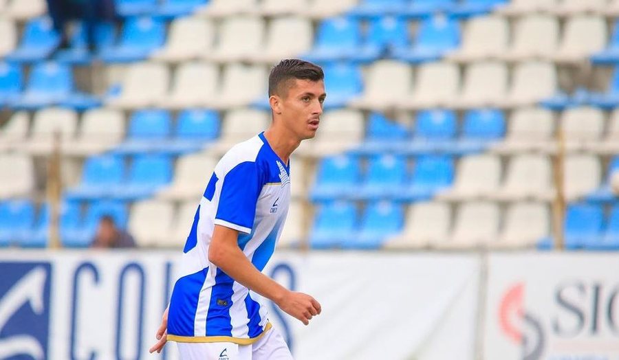 Hajrulla Tola është futbollisti më i ri i Laçit